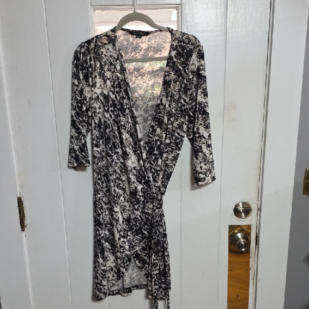 Charlie Paige‎ Women's Robe Black/White/Grsy Belted Lightweight Sz M EUC